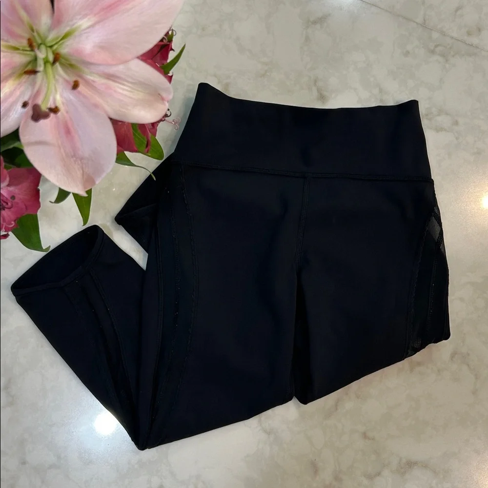 Lululemon Fresh in Mesh - Crop Leggings